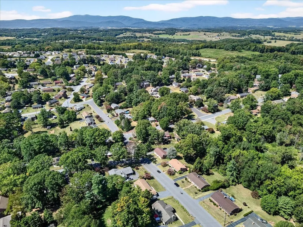 418 Cardinal Street Staunton VA 24401