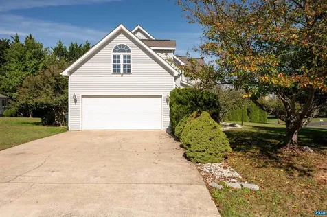 48 Lillian Drive Fishersville VA 22939