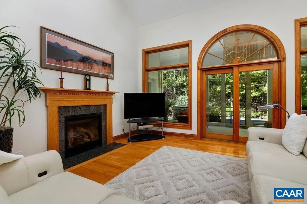 26 May Apple Lane Nellysford VA 22958