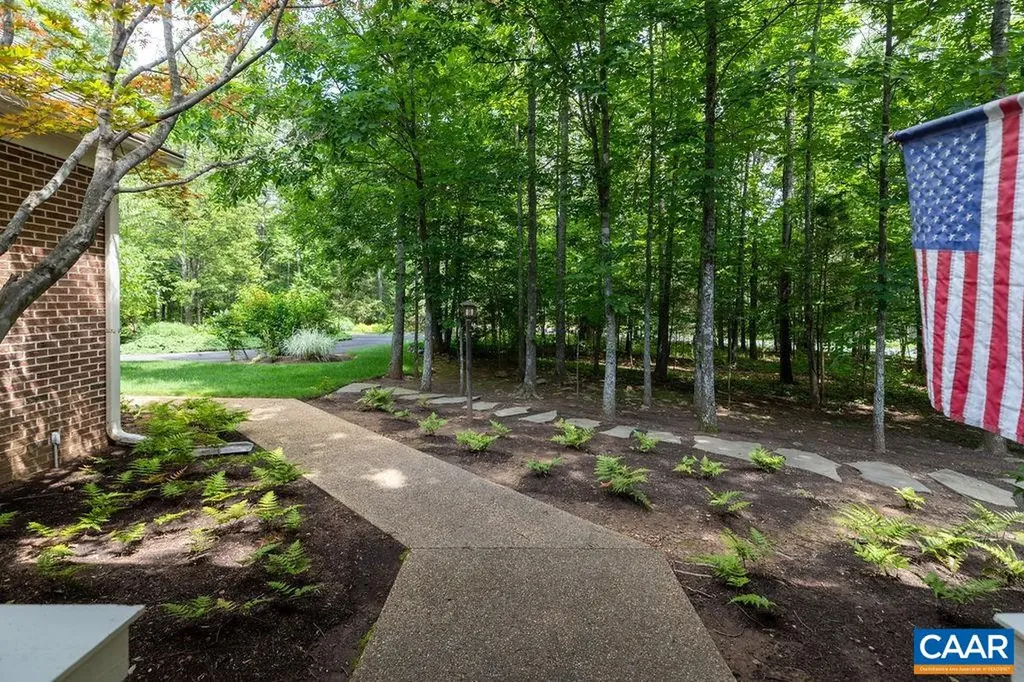 26 May Apple Lane Nellysford VA 22958