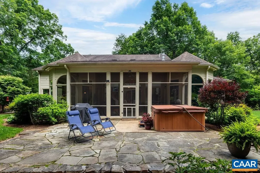 26 May Apple Lane Nellysford VA 22958