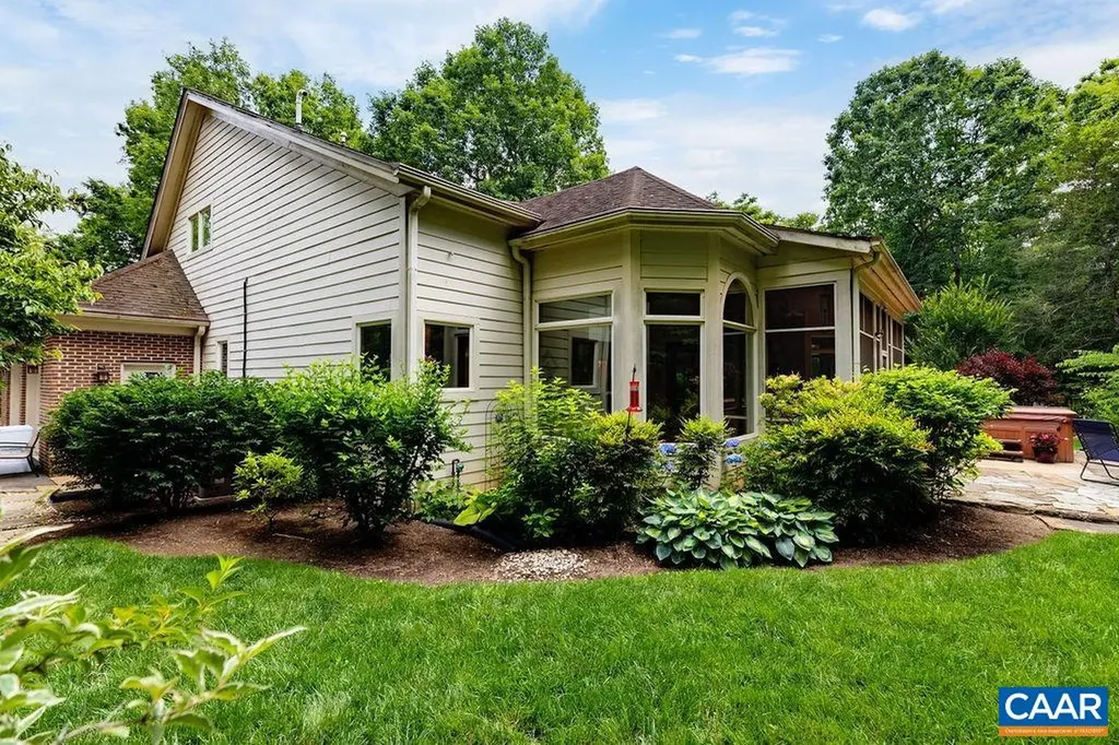 26 May Apple Lane Nellysford VA 22958