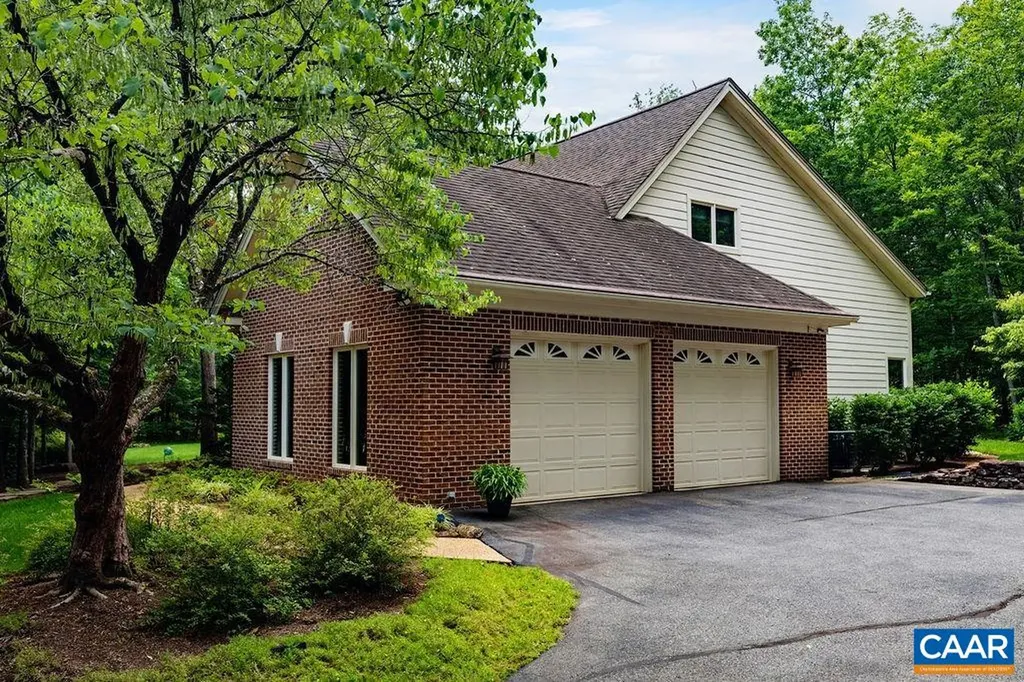 26 May Apple Lane Nellysford VA 22958