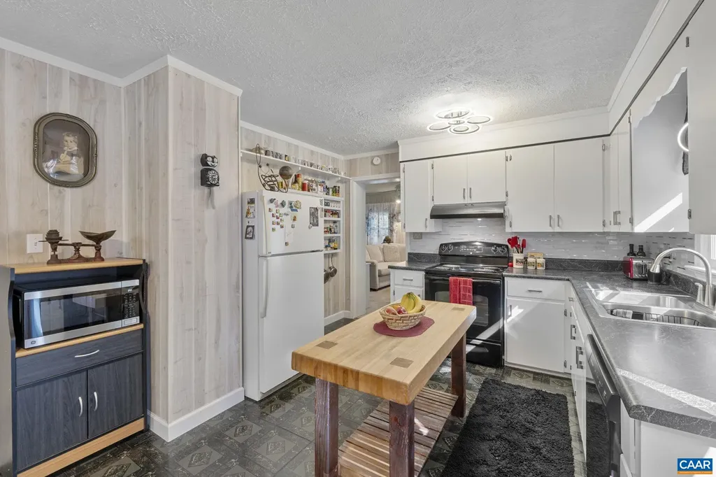 9020 West River Road Palmyra VA 22963