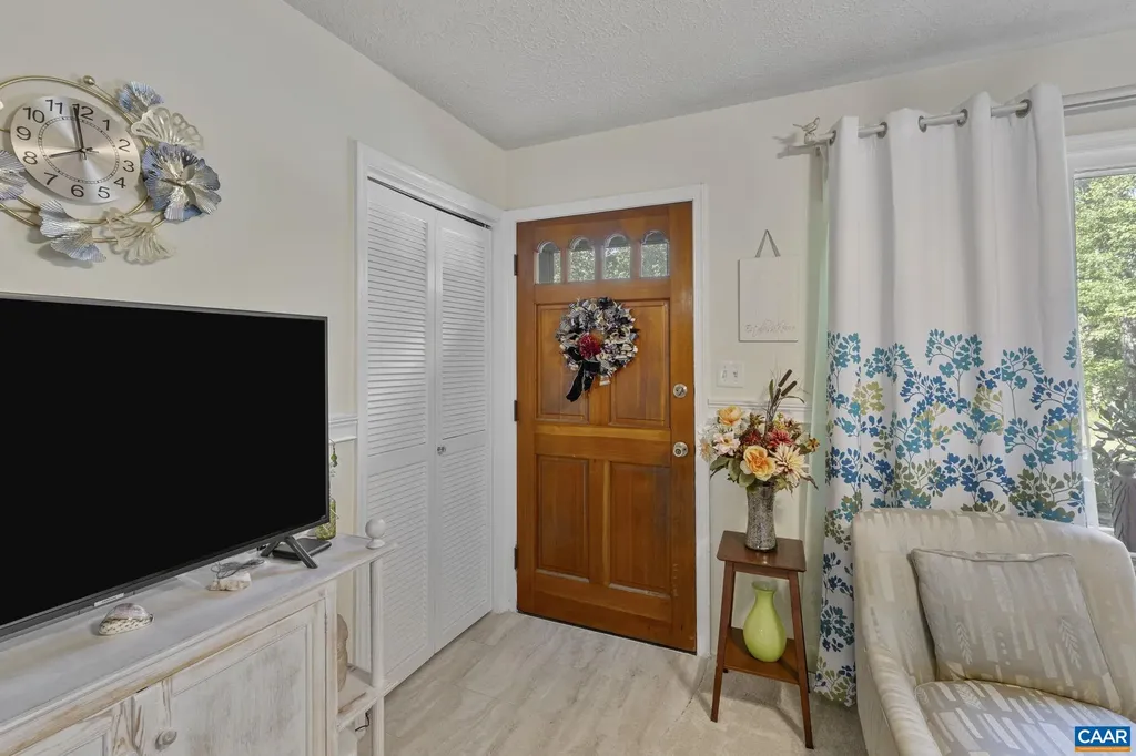 9020 West River Road Palmyra VA 22963