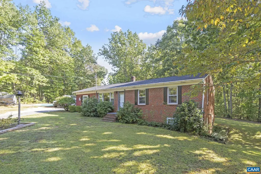 9020 West River Road Palmyra VA 22963