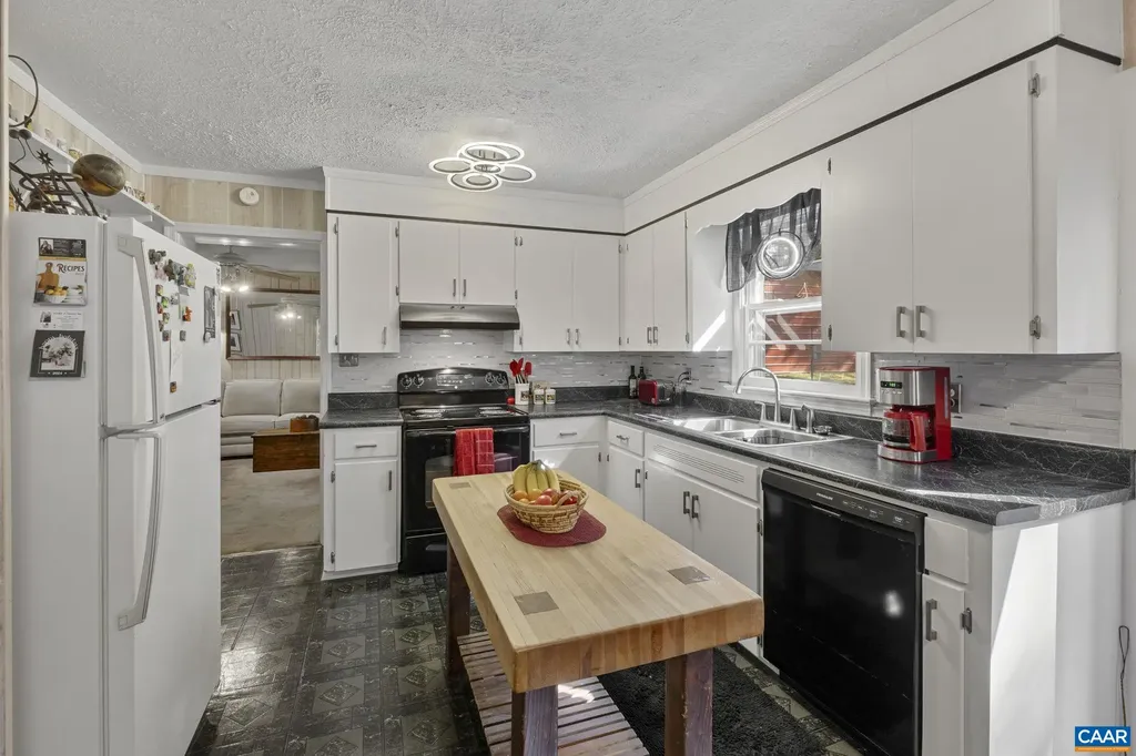 9020 West River Road Palmyra VA 22963