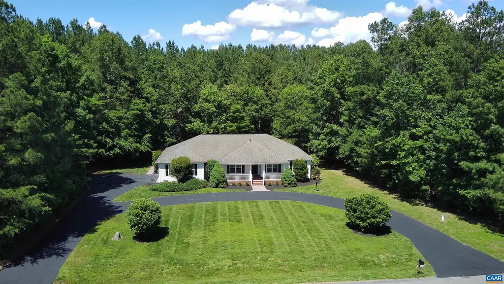 610 Landover Road Troy VA 22974