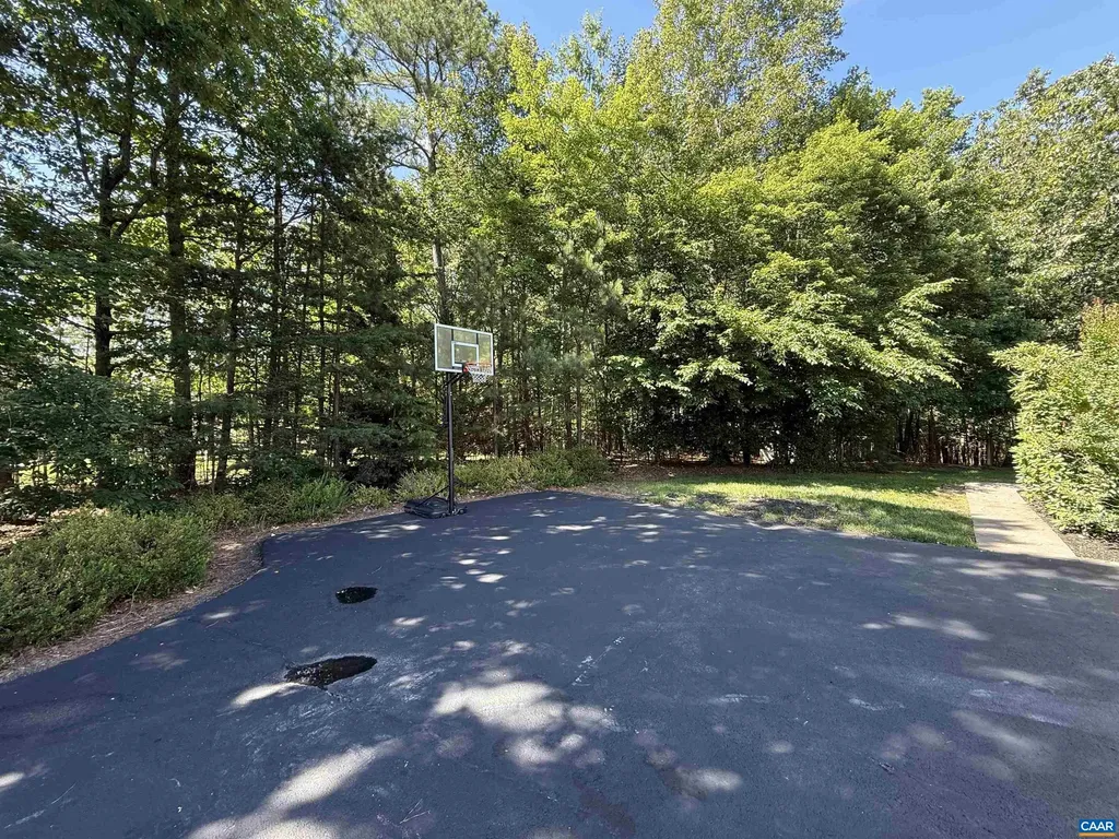 610 Landover Road Troy VA 22974