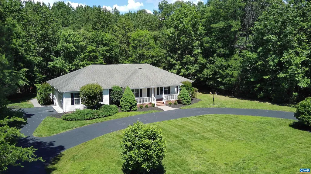 610 Landover Road Troy VA 22974