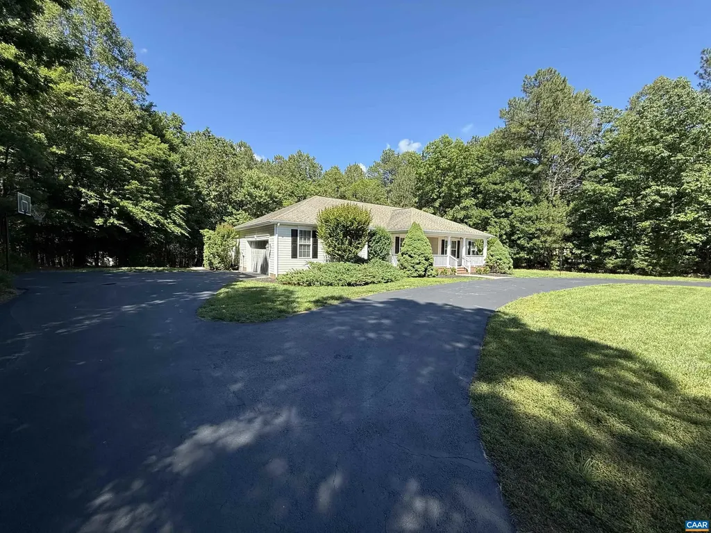 610 Landover Road Troy VA 22974