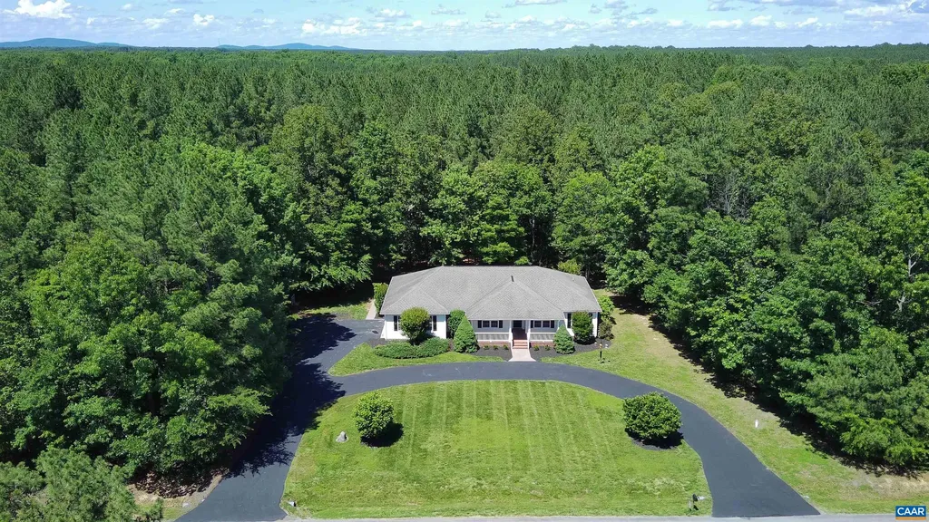 610 Landover Road Troy VA 22974