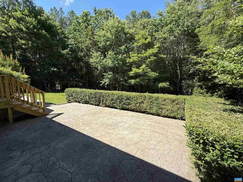 610 Landover Road Troy VA 22974