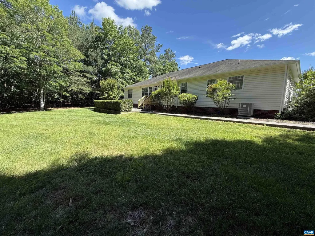 610 Landover Road Troy VA 22974