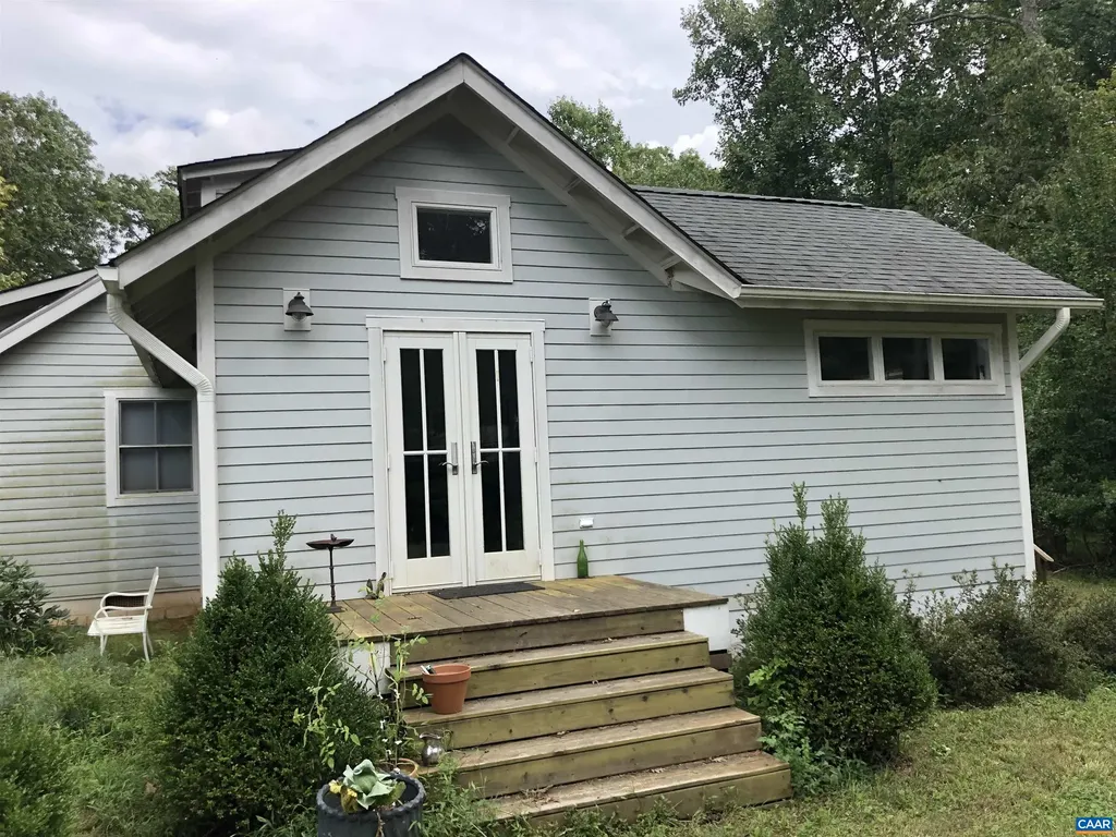 9702 Hatton Ferry Road Scottsville VA 24590