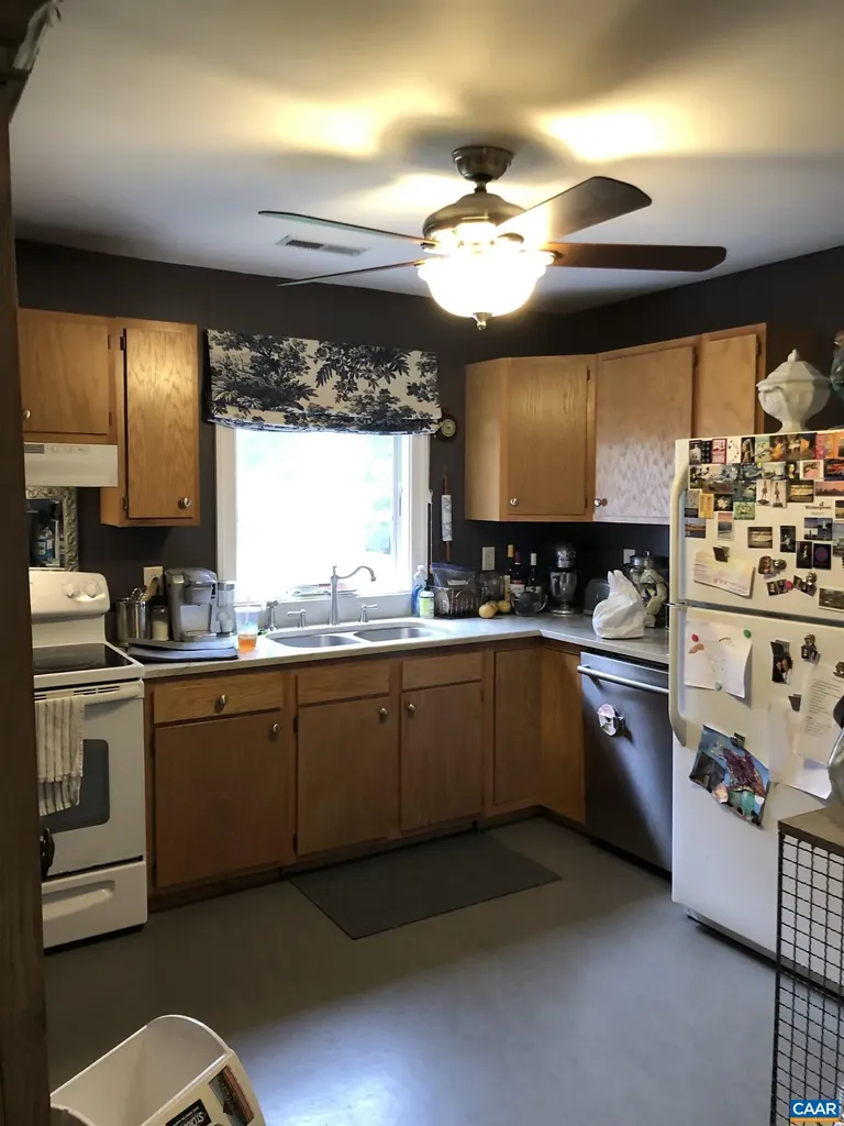 9702 Hatton Ferry Road Scottsville VA 24590