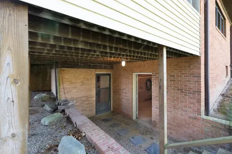 5722 Gardner Lane Bridgewater VA 22812