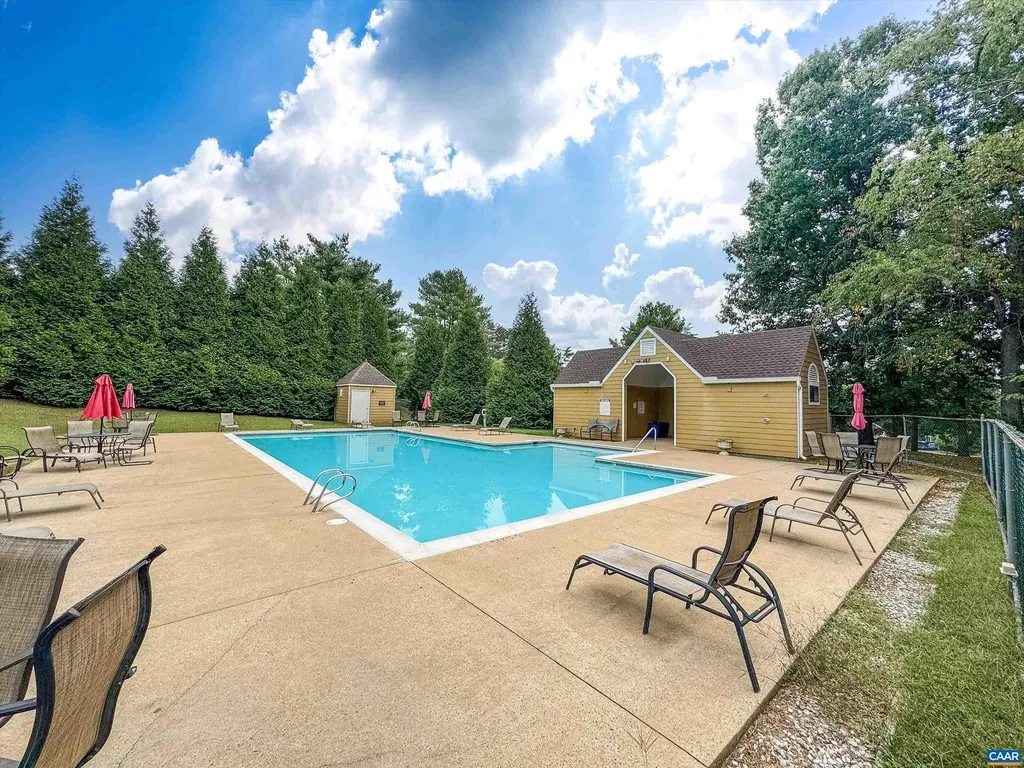 1236 Chatham Ridge Charlottesville VA 22901