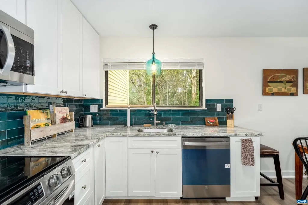 1236 Chatham Ridge Charlottesville VA 22901