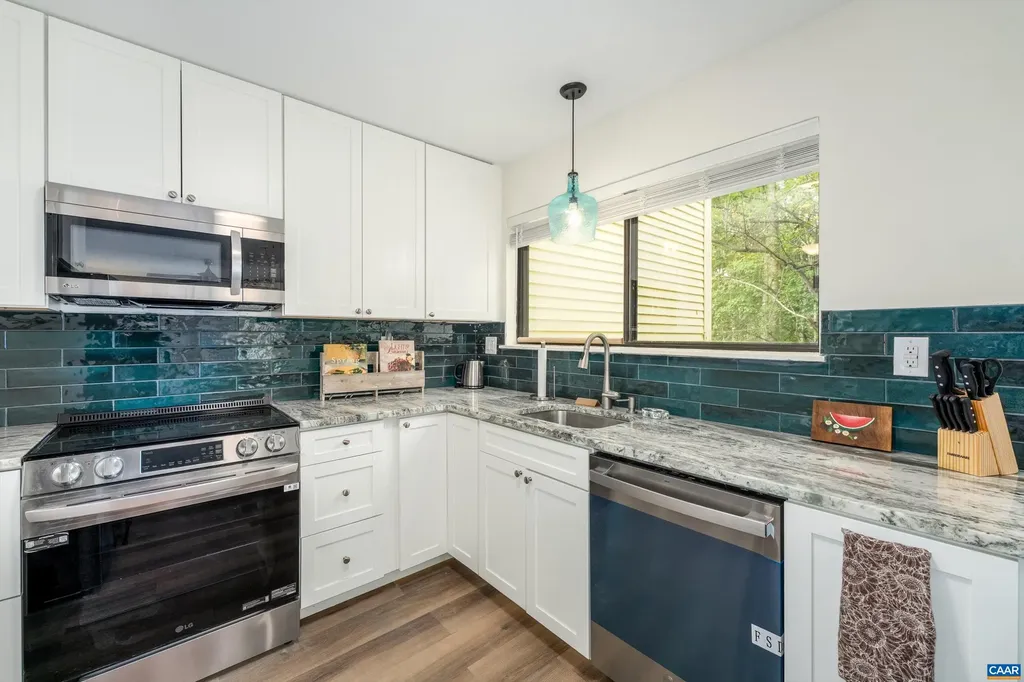 1236 Chatham Ridge Charlottesville VA 22901