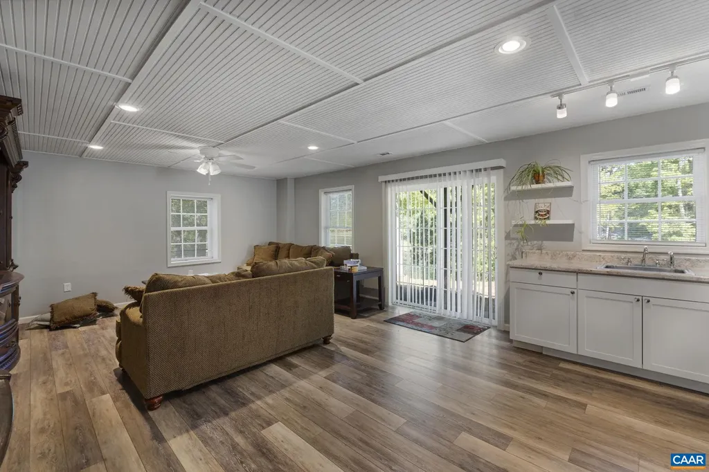 474 Lake Road Troy VA 22974