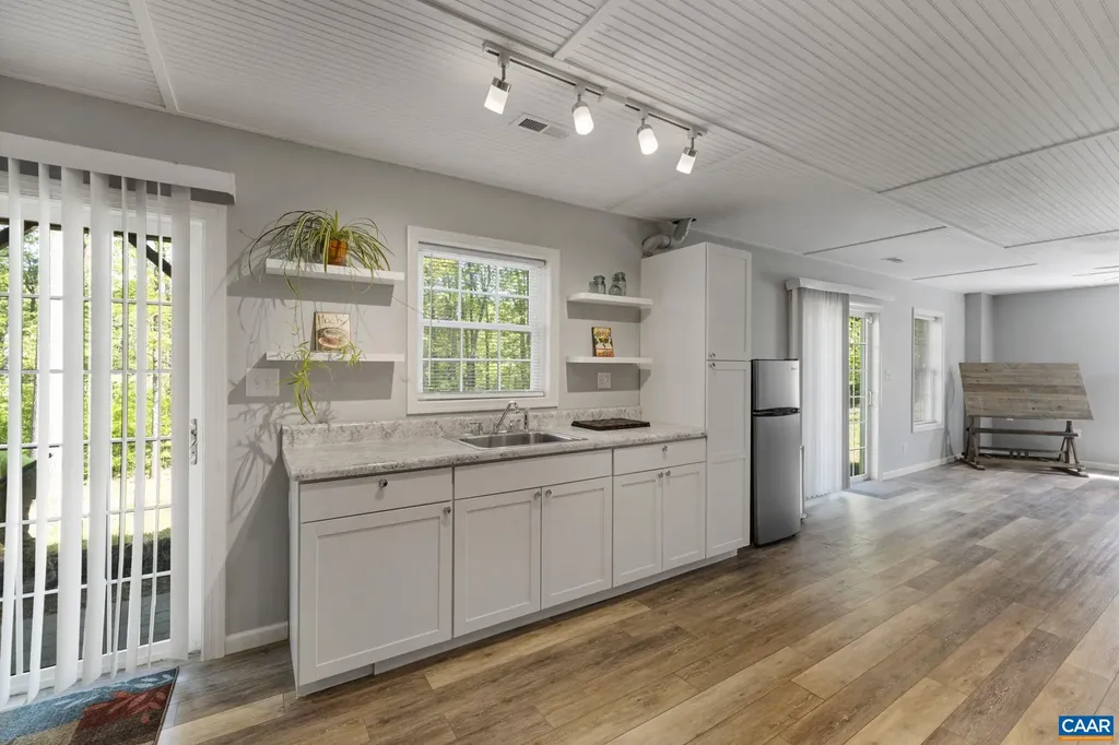 474 Lake Road Troy VA 22974