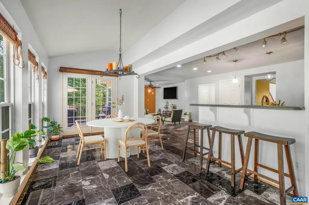 419 Carter Lane Louisa VA 23093