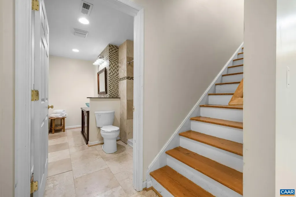 419 Carter Lane Louisa VA 23093