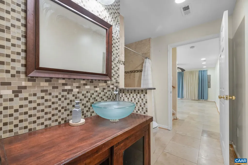 419 Carter Lane Louisa VA 23093