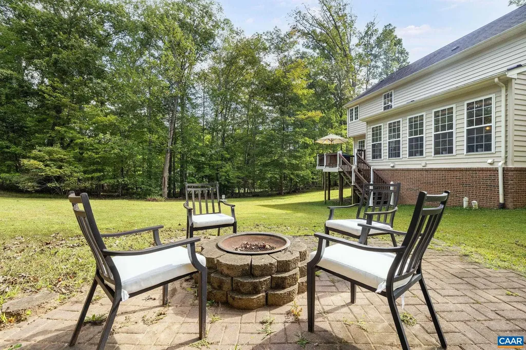 419 Carter Lane Louisa VA 23093