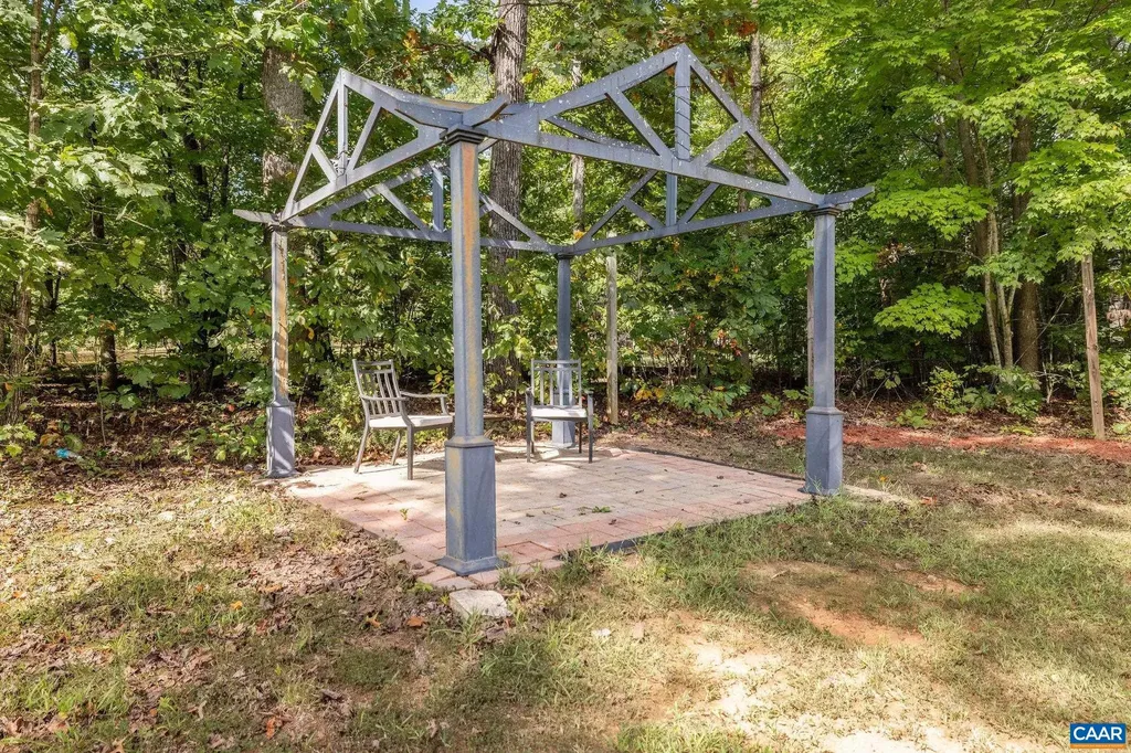 419 Carter Lane Louisa VA 23093