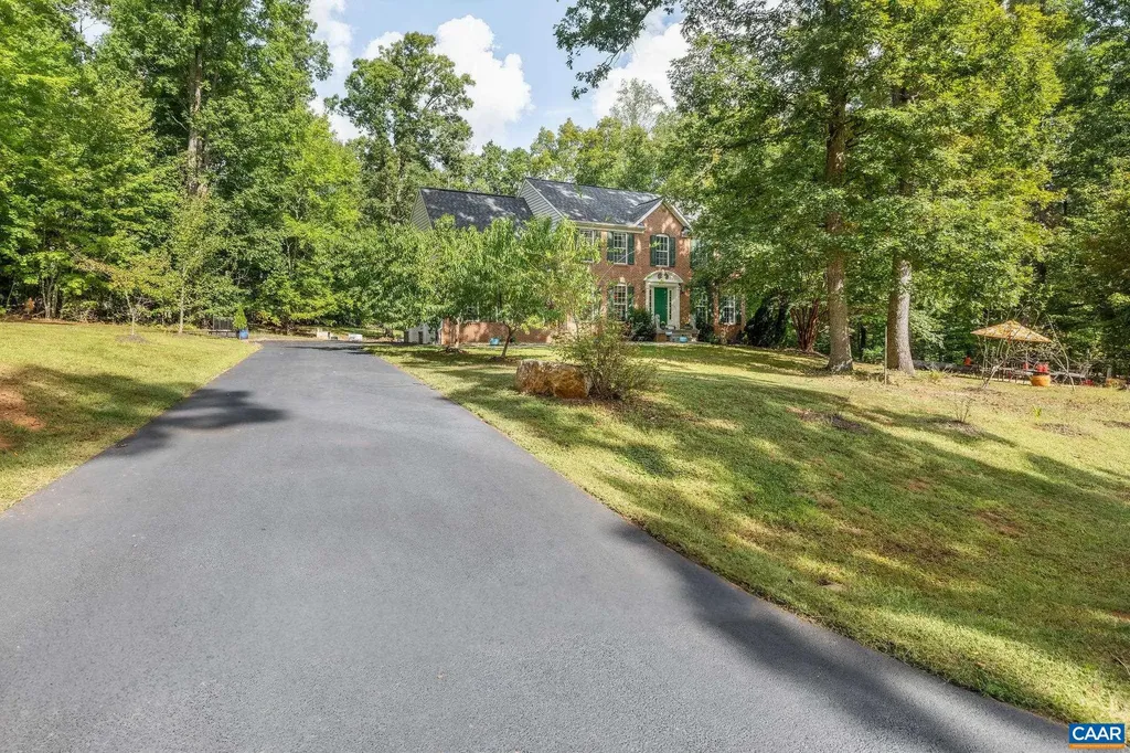 419 Carter Lane Louisa VA 23093