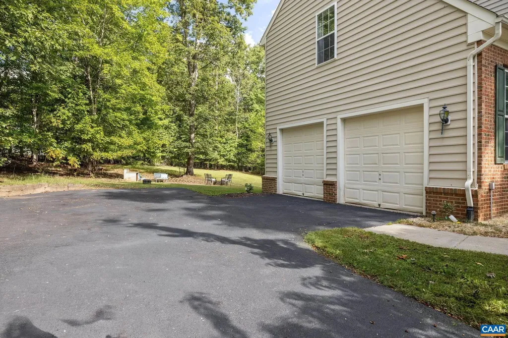 419 Carter Lane Louisa VA 23093