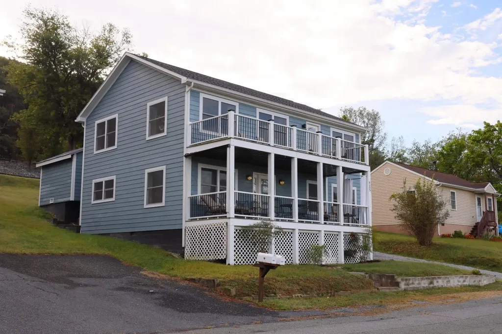 715 Amherst Road Staunton VA 24401