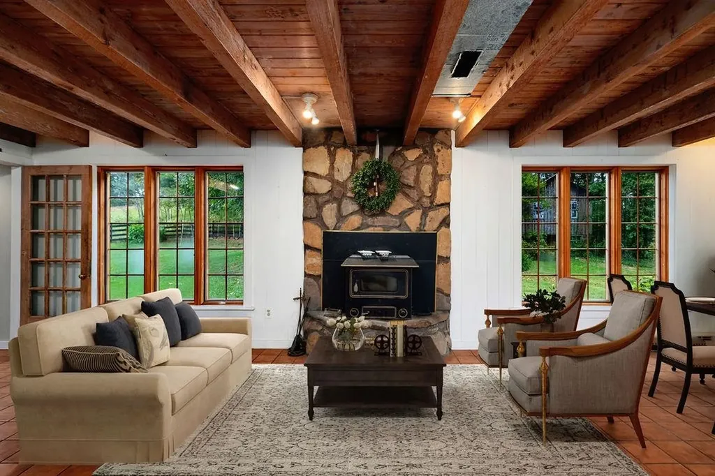 8787 Thorny Branch Road Bridgewater VA 22812