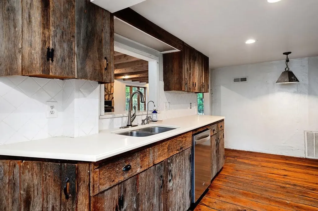 8787 Thorny Branch Road Bridgewater VA 22812