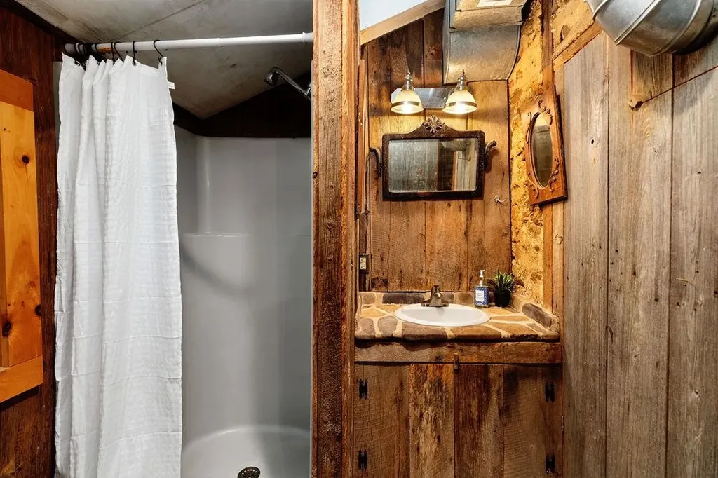 8787 Thorny Branch Road Bridgewater VA 22812