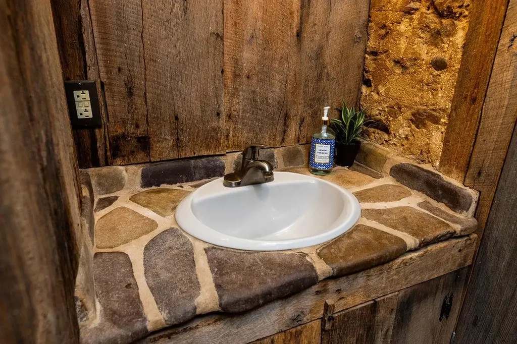 8787 Thorny Branch Road Bridgewater VA 22812