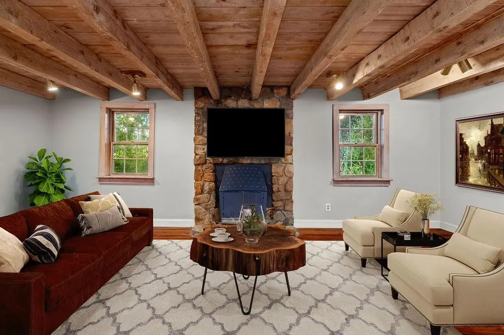 8787 Thorny Branch Road Bridgewater VA 22812