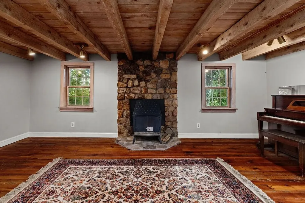 8787 Thorny Branch Road Bridgewater VA 22812