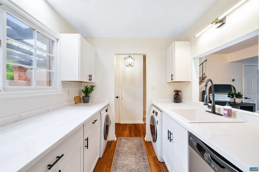 1552 Garden Court Charlottesville VA 22901
