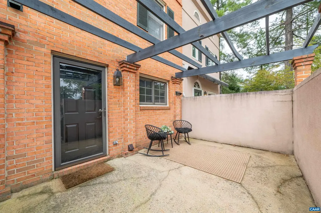 1552 Garden Court Charlottesville VA 22901