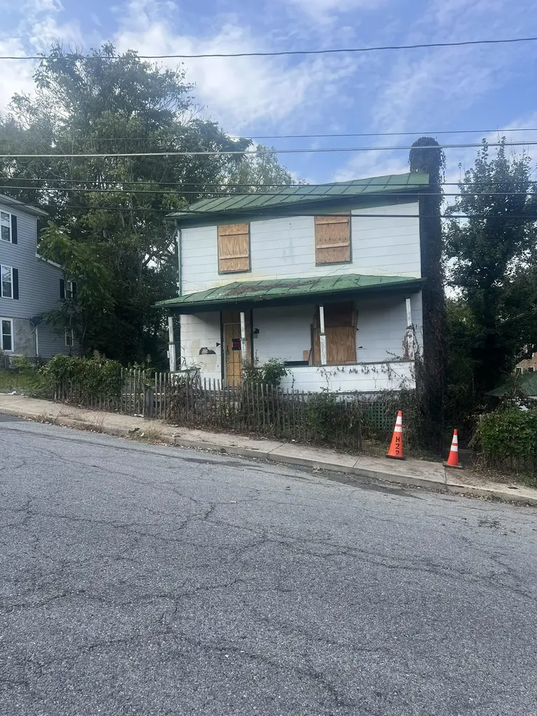 1105 Johnson W Staunton VA 24401