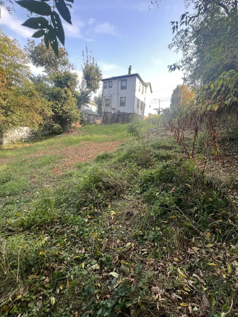 1105 Johnson W Staunton VA 24401