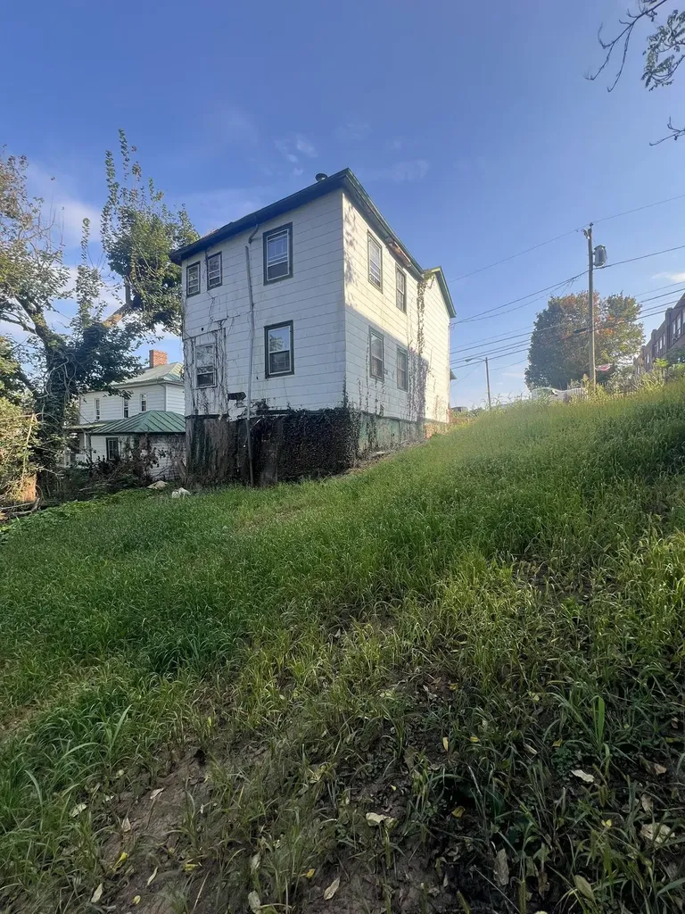 1105 Johnson W Staunton VA 24401