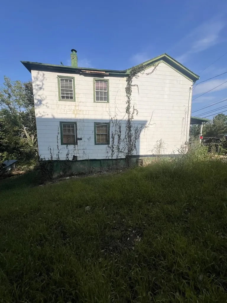 1105 Johnson W Staunton VA 24401