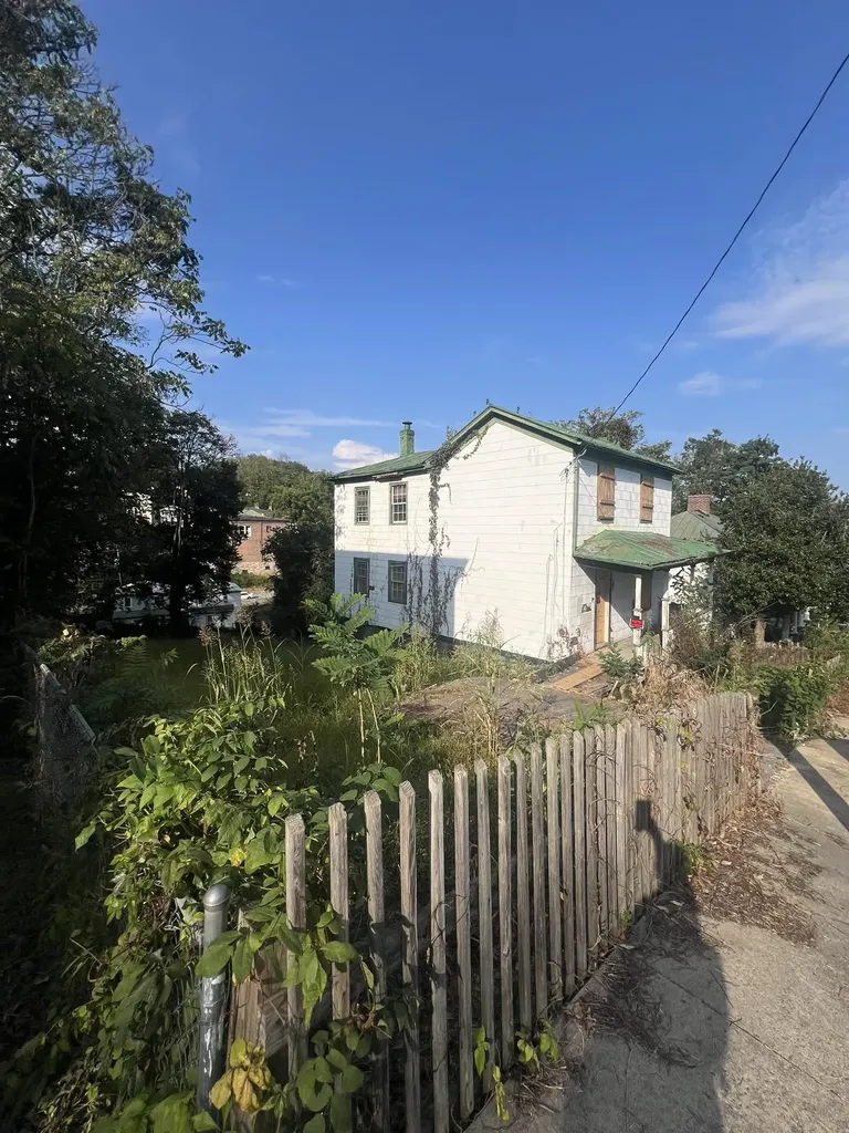 1105 Johnson W Staunton VA 24401