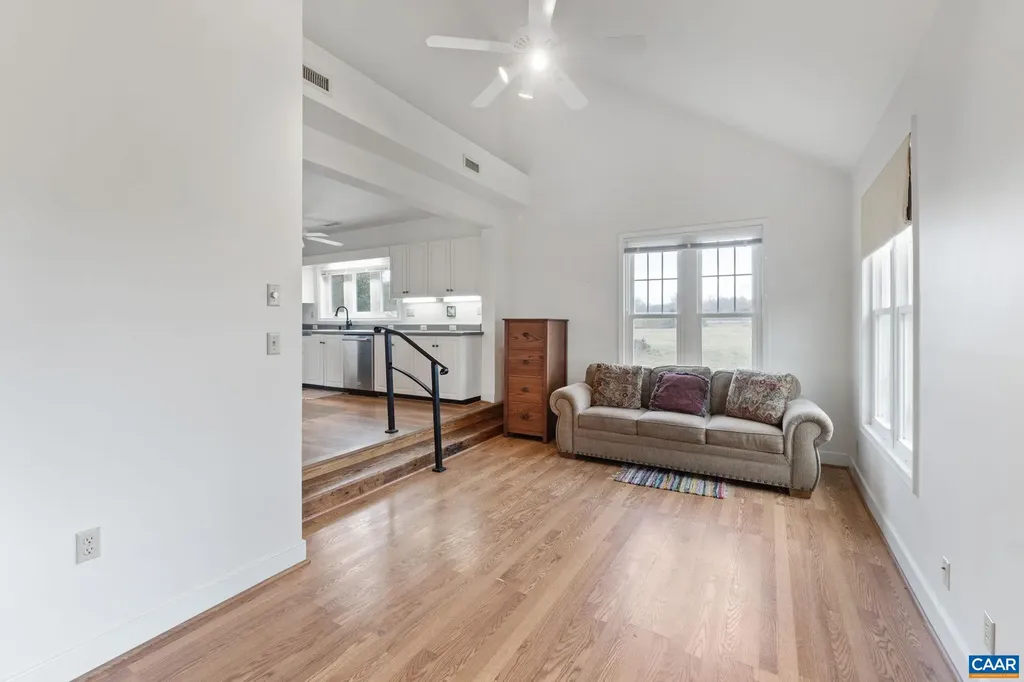 12534 Howardsville Road Howardsville VA 24562