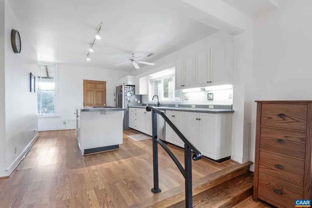 12534 Howardsville Road Howardsville VA 24562