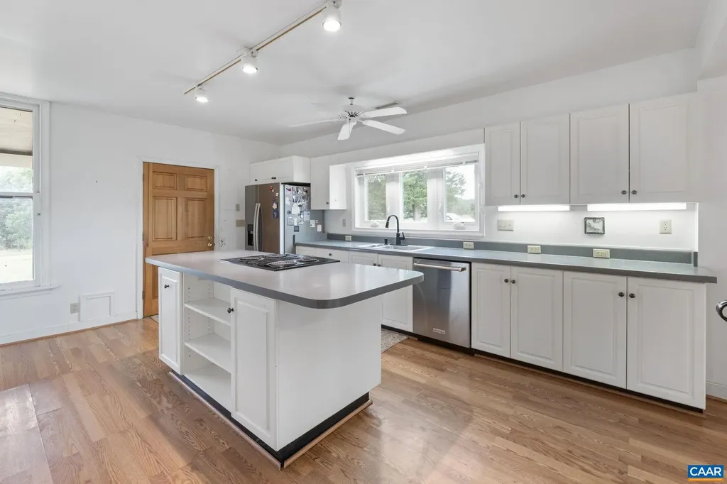 12534 Howardsville Road Howardsville VA 24562